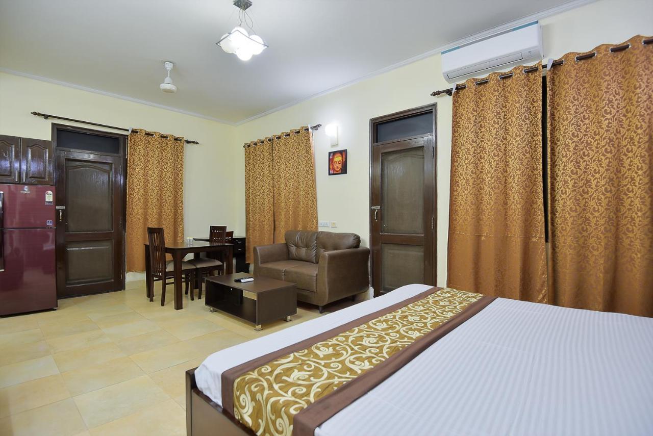 Bedchambers Serviced Apartments, Sushant Lok Гургаон Экстерьер фото